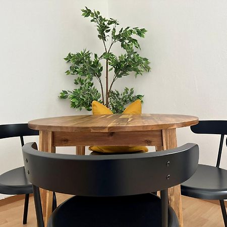 Apartamento Perfect Location, 2 Min To Main Station Viena Exterior foto