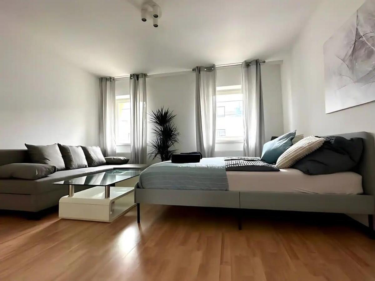 Apartamento Perfect Location, 2 Min To Main Station Viena Exterior foto